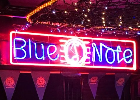 Neon sign reading "Blue Note"